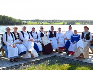 Acadian ladies, waiting on the boats